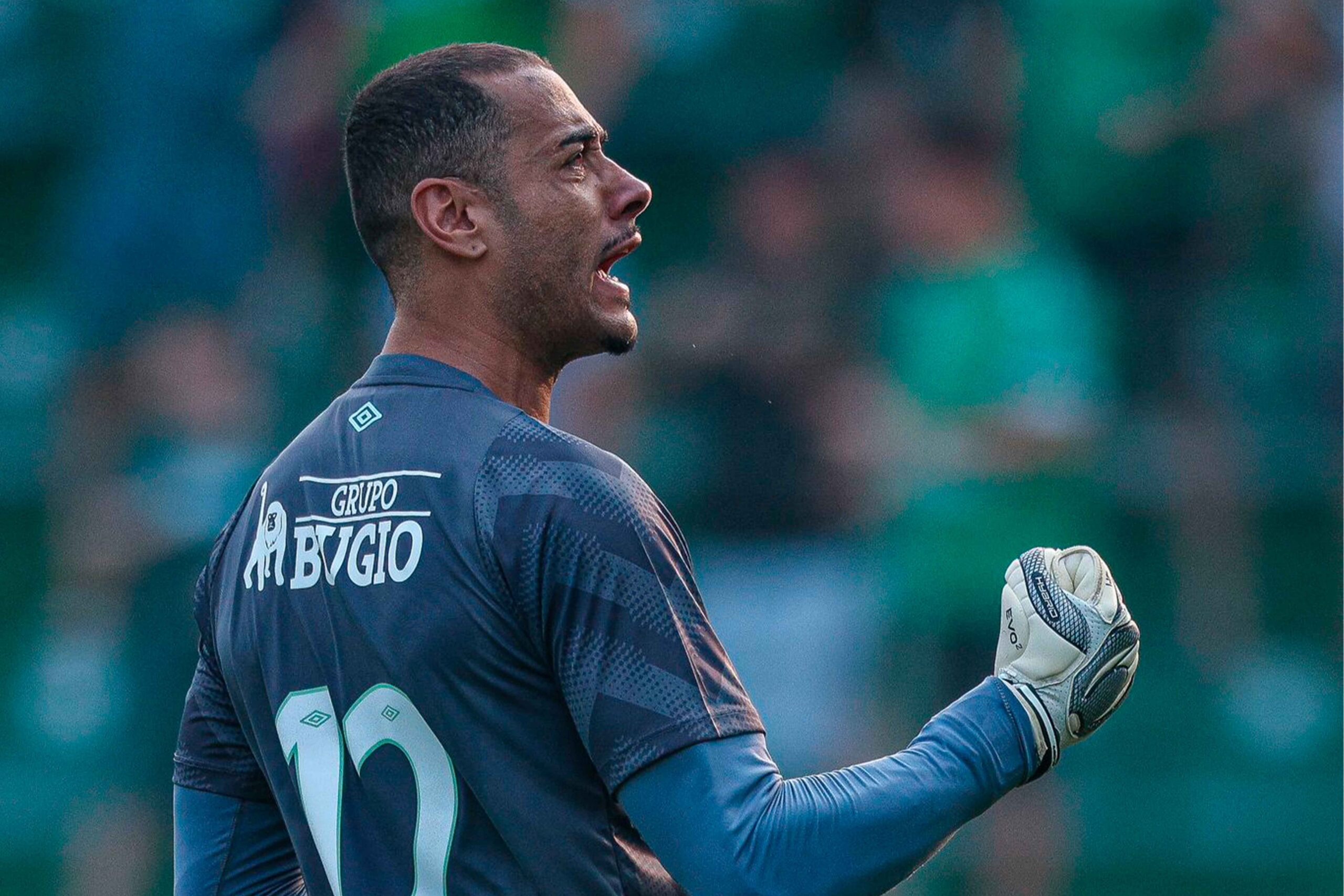 Chapecoense renova com goleiro Léo Vieira até 2026 (Foto: Márcio Cunha/Chapecoense)