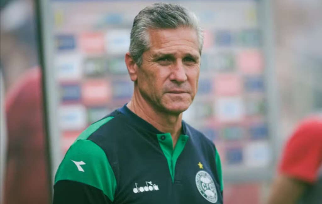 Jorginho se coloca à disposição do Coritiba, mas futuro segue indefinido