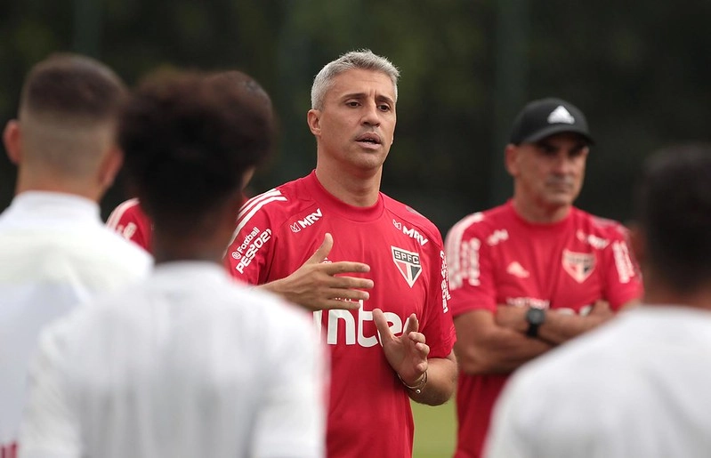 Crespo em ação pelo São Paulo