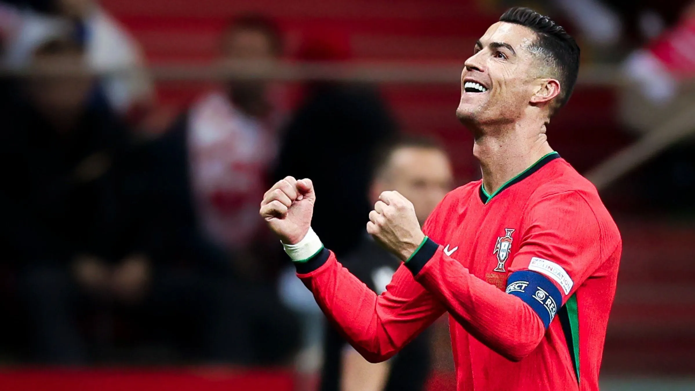 Cristiano Ronaldo em campo por Portugal