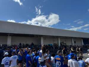 Torcida do Cruzeiro acompanha embarque da delegação