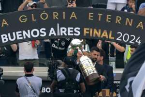 Conmebol substitui campeão da Copa de 70 por Djokovic em cerimônia na Libertadores