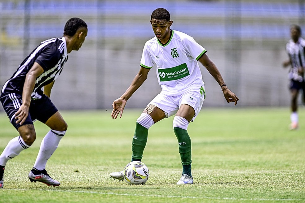 Bahia se aproxima de acordo com meia do América-MG para 2025 (Foto: Mourão Panda /América-MG)