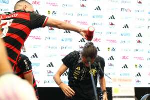 Filipe Luís cita trabalho de Tite, comenta sobre 'lenda' Gabigol e elogia o Fla: 'Uma máquina'