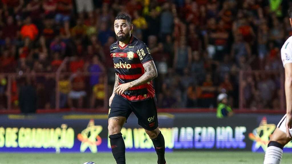 Volante emprestado pelo Goiás não fica no Sport para a próxima temporada (Foto: Paulo Paiva/SCR)