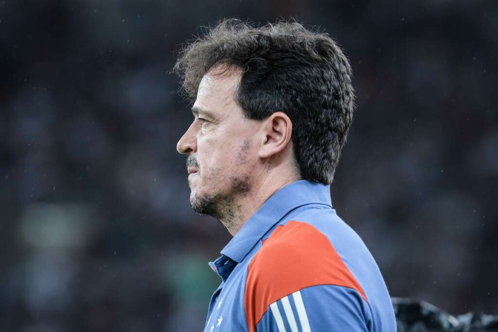 Cruzeiro chega a Assunção e Diniz vê time focado na final