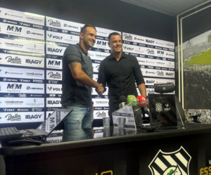 Figueirense apresenta oficialmente Thiago Carvalho como novo técnico: 'Quero ser campeão'