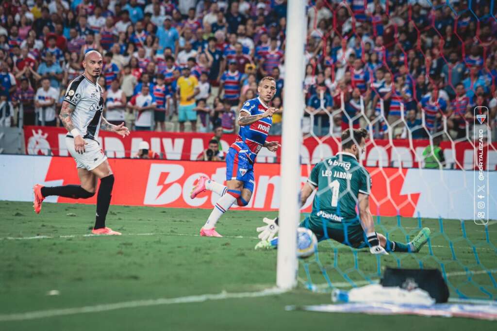 Fortaleza bate Vasco e mantem briga pelo titulo 2