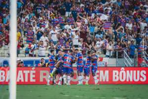 Fortaleza 3 x 0 Vasco - Leão quebra zica no 'Jogo do Milhão' e mantém briga pelo título