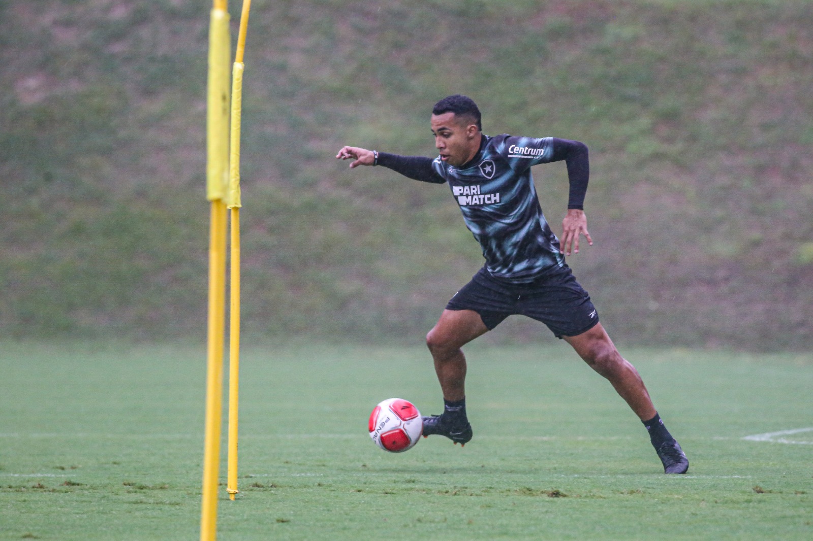 Breno durante treino do Botafogo