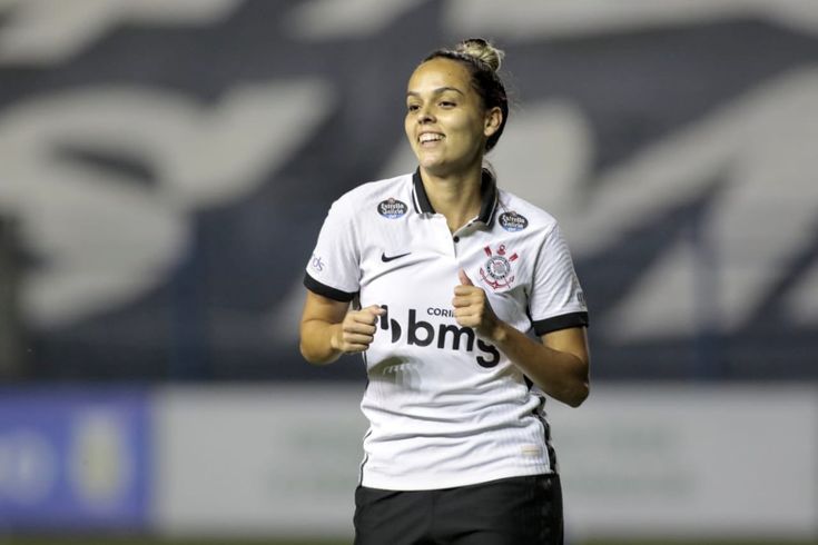 Gabi Portilho comemorando gol