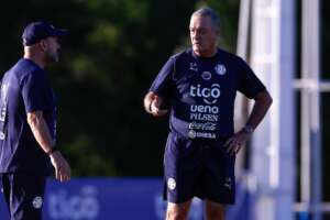 Treinador do Paraguai exige atenção redobrada em Messi