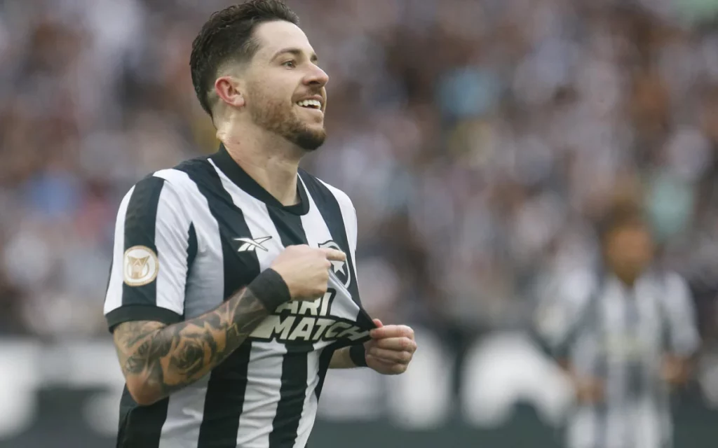 Gustavo Sauer retorna ao Botafogo após empréstimo ao Cuiabá