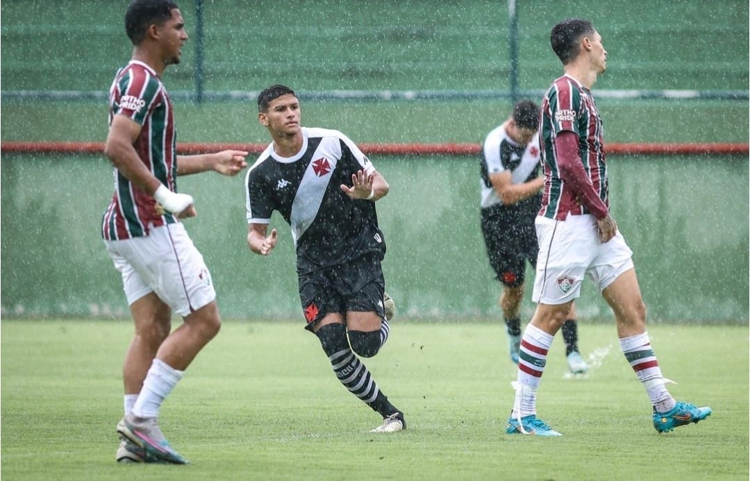 Italo Sousa marca e vasco elimina fluminense no Sub 17