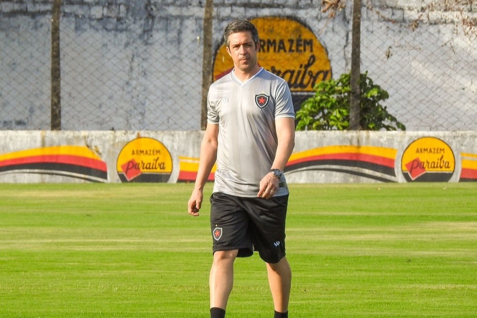 Botafogo-PB adia apresentação do técnico João Burse ( Foto: Allan Hebert / Botafogo-PB)