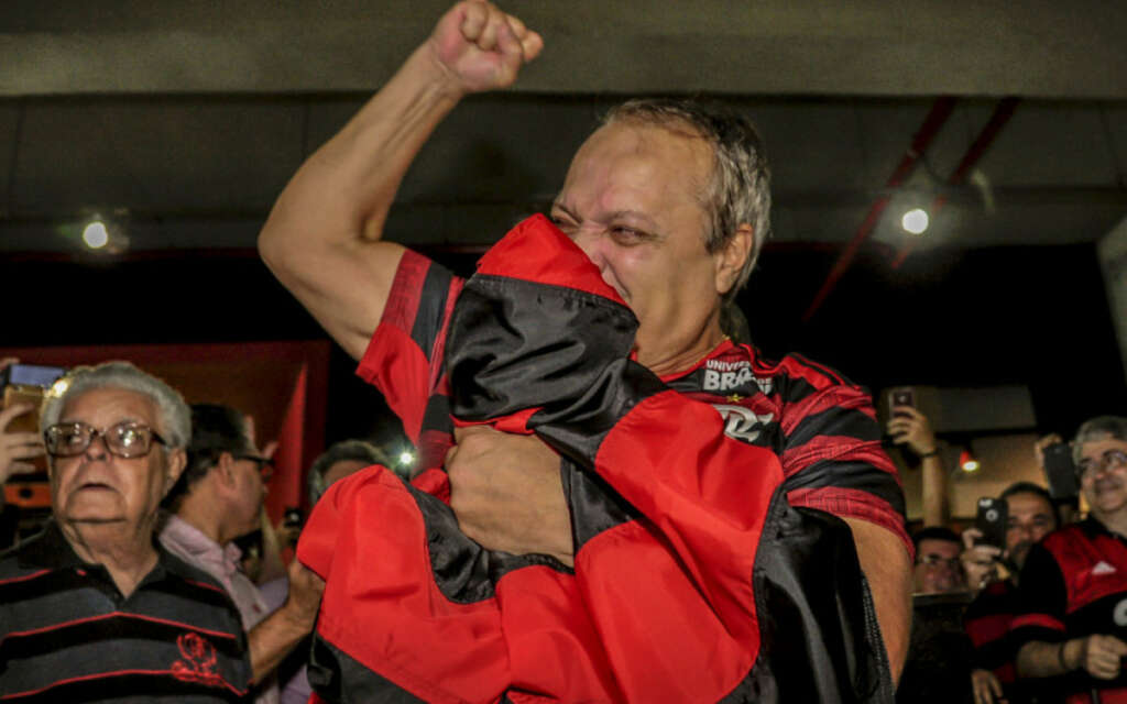 Ídolo do Flamengo, Leandro apoia Dunshee nas eleições