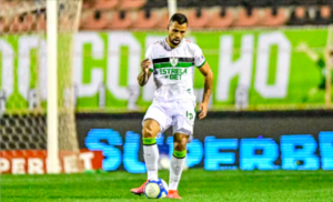 Zagueiro do América-MG fala em tom de desistência após nova derrota: 