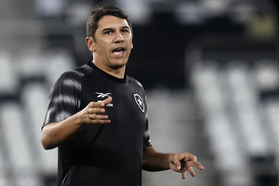 Ex-Botafogo, Lúcio Flávio é o novo técnico do São Joseense