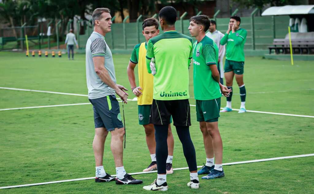 Técnico do Goiás afirma sobre busca pelo acesso na Série B: ‘Pensar primeiro em nossos jogos’