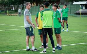 Técnico do Goiás afirma sobre busca pelo acesso na Série B: 'Pensar primeiro em nossos jogos'