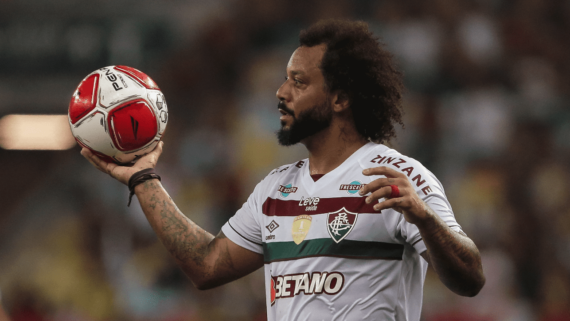 Marcelo em campo pelo Fluminense