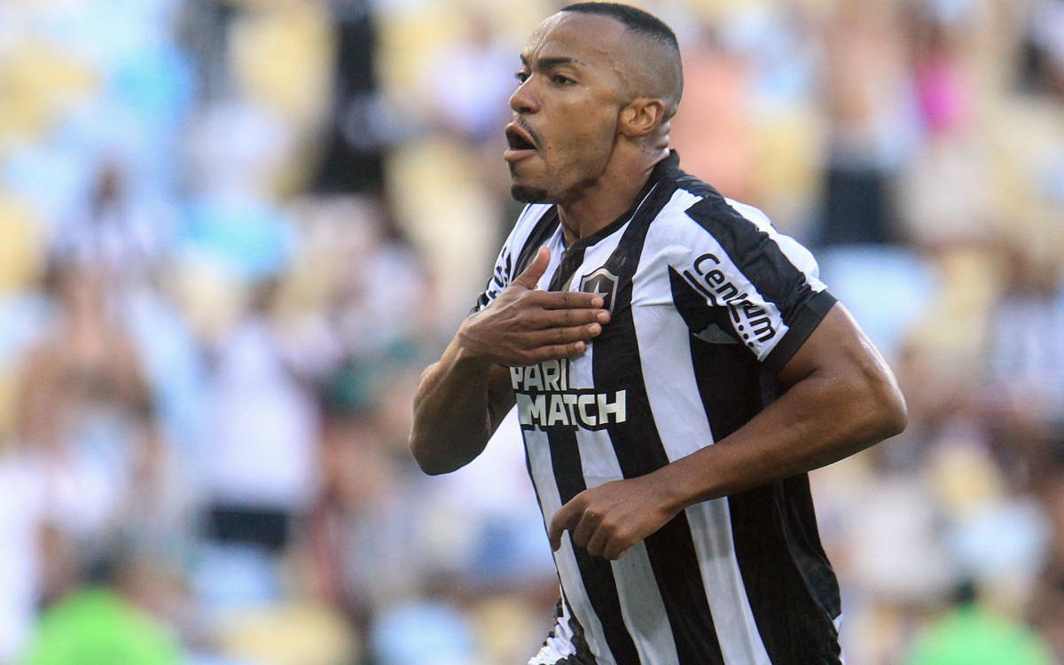 Marlon Freitas em ação pelo Botafogo