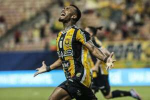 Destaque do Amazonas, Serafim deixa renovação 'em aberto'