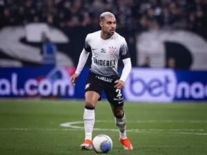 Matheuzinho brinca com a cabeça de porco em vitória do Corinthians: 'Tem que trazer todo jogo'