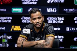 Meia do Ceará destaca torcida e projeta último jogo em casa na Série B