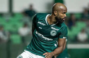 Zagueiro do Goiás dedica vitória à torcida e garante: 