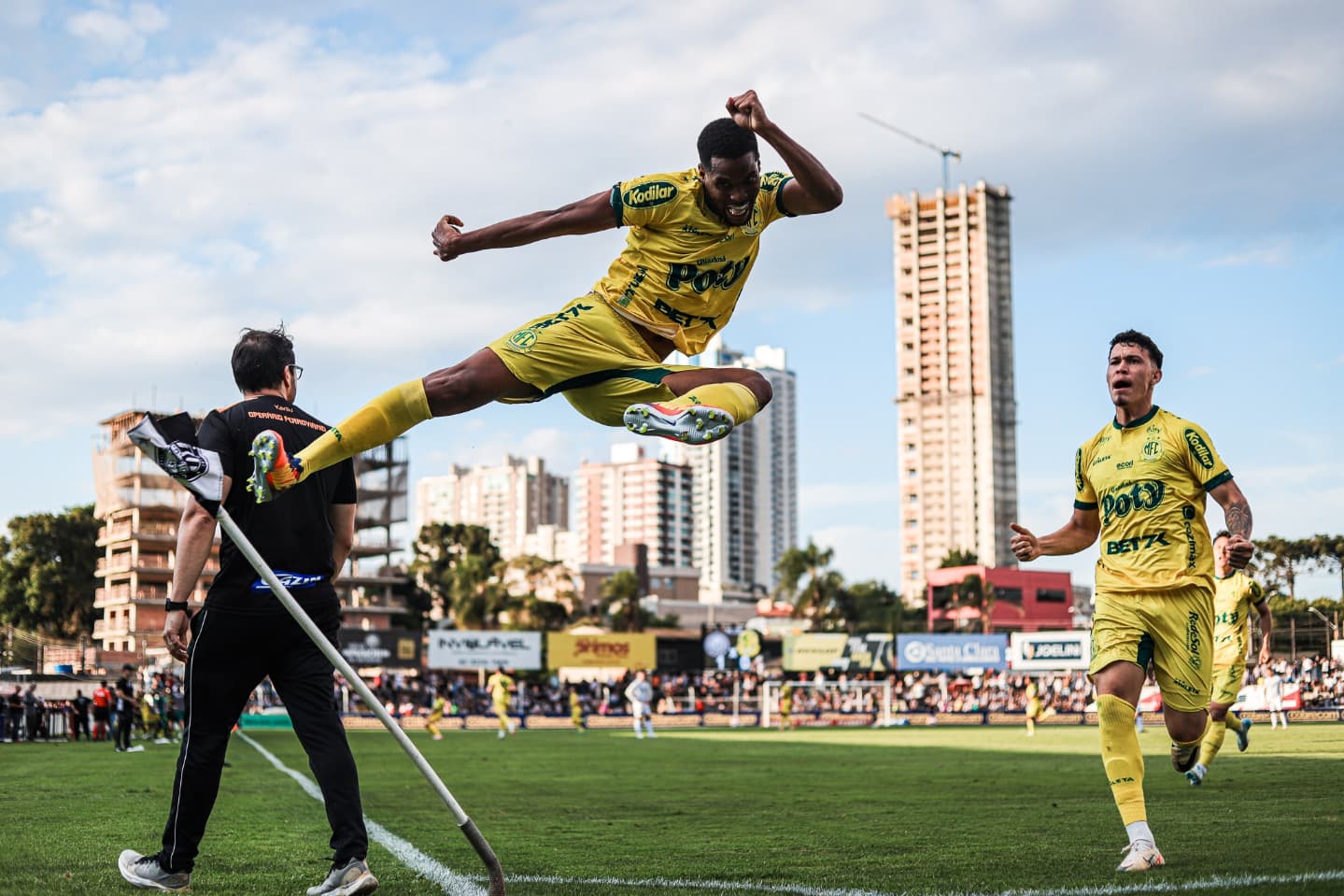 Com 4 times no páreo, confira as chances de acesso na Série B antes da última rodada