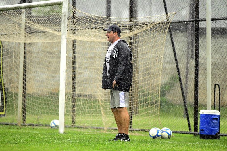 Ponte Preta tera mudancas para despedida da Serie B