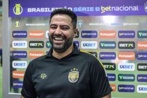 Executivo do Amazonas confirma permanência do técnico para 2025