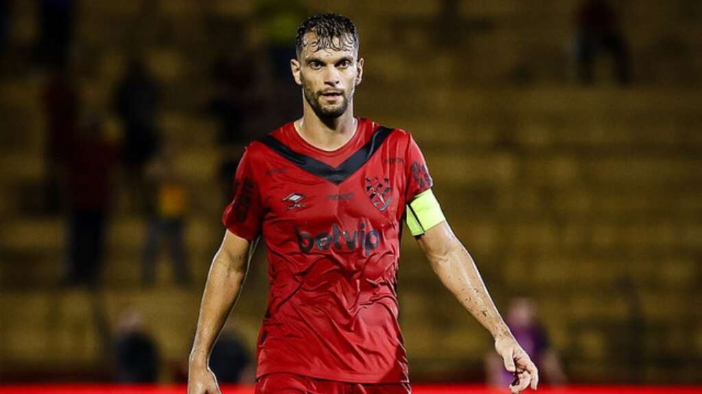 Zagueiro do Sport é alvo do futebol da Ásia e pode deixar o clube (Foto: Paulo Paiva/Sport)