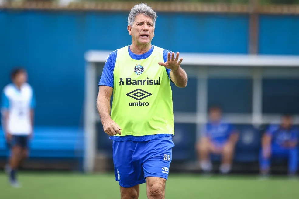 Renato Gaúcho durante treino