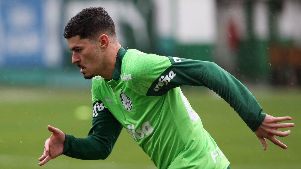 Rômulo em treino do Palmeiras