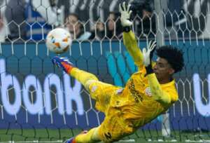 Corinthians tenta resolver transfer ban e está seguro sobre Hugo Souza