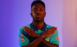 CBF implementa Gesto Antirracismo e Vini Jr. celebra: 'Ajuda bem-vinda'