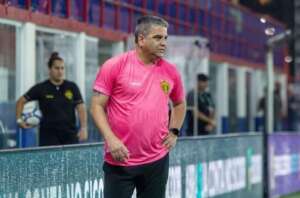 Brusque oficializa saída de Marcelo Cabo após fim da Série B