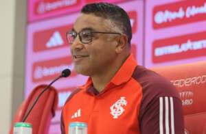 Grêmio faz B.O. após placa de Roger Machado ser coberta por cimento