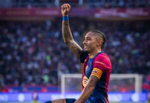 Raphinha marca e Barcelona abre 9 pontos na ponta do Campeonato Espanhol