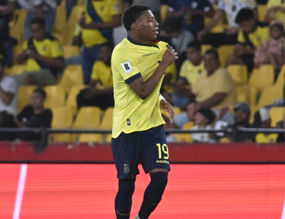 Plata brilhou na goleada do Equador