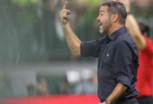 Artur Jorge minimiza pressão no Botafogo para Libertadores