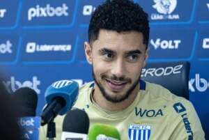 Goleiro do Avaí comemora renovação e avalia 2024: 'Pecamos em detalhes'