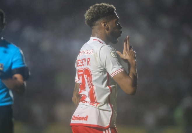 Internacional vence o Vasco em São Januário