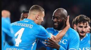 Lukaku marca, Napoli derrota a Roma e retoma a liderança do Campeonato Italiano