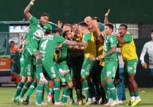 Chapecoense 2 x 1 Coritiba - Virada e permanência garantida