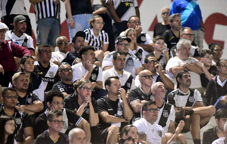 Torcida da Ponte Preta amarga novo rebaixamento