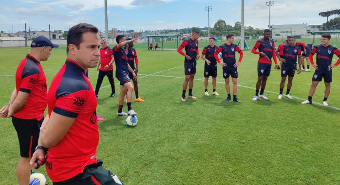 Atlético-GO pode cair na próxima rodada do Brasileirão. Veja chances!