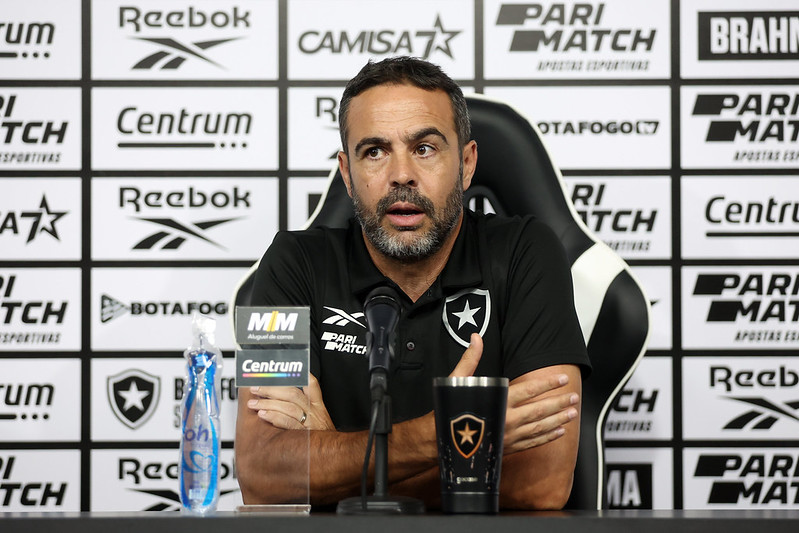 Tecnico do Botafogo detona Atletico MG em entrevista